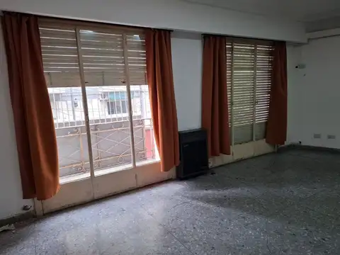 VENTA Oportunidad para uso comercial galpón / depósito en Balvanera