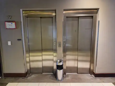 Oficina en Alquiler con 1 cochera
