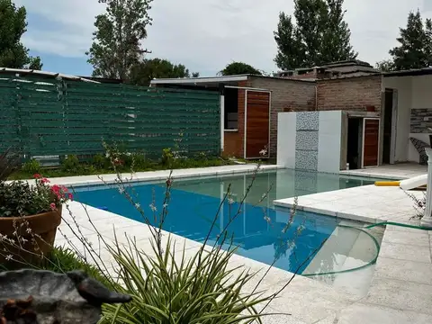 EN VENTA COMPLEJO - CASA TRIPLE CON PILETAS, CAIMA