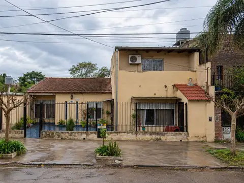 CASA EN VENTA MINISTRO RIVADAVIA CON DEPARTAMENTO