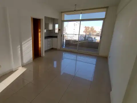 Superluminoso! Balcón y bueno placard! - Próximo a Metrobús