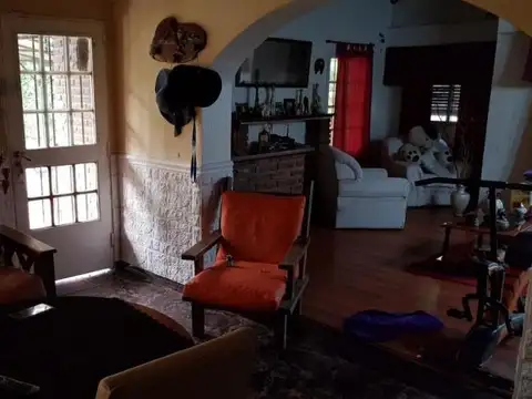 Casa 5 ambientes con 3 baños