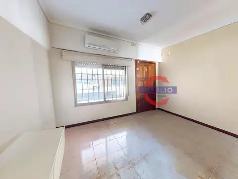 VENTA DÚPLEX 4 AMBIENTES CON PATIO, PARRILLA Y COCHERA EN CARAPACHAY