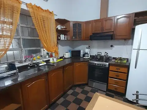 Casa de tres Dormitorios, Barrio España y Hospitales.