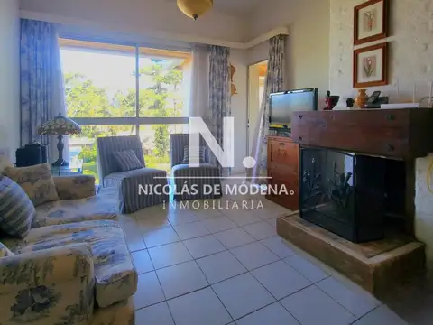 Apartamento de 3 dormitorios estufa a leña y parrillero propio próximo al mar Playa Mansa