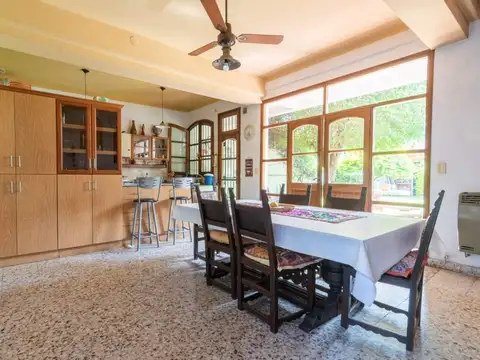 Casa 6 ambientes con 4 baños