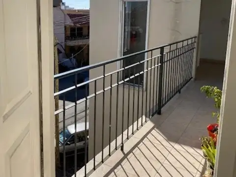 12 De Octubre 200, Piso 2
