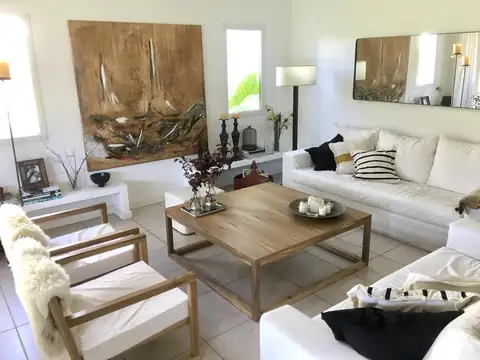 Casa en Alquiler Temporal con 2 cocheras