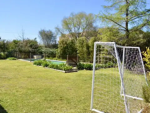 Casa 8 ambientes con 4 baños