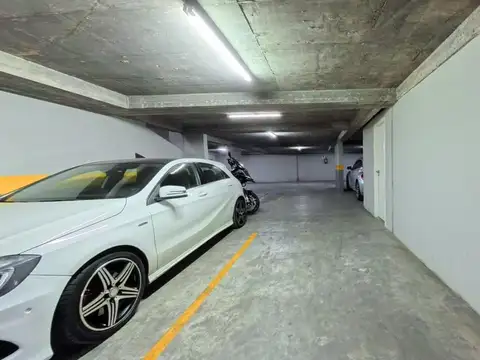Cochera en venta en EDIFICIO DURBAN CON BAULERA