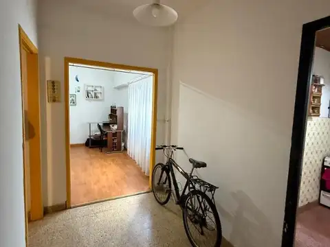 2 AMBIENTES APTO PROFESIONAL PRIMER PISO POR ESCALERA