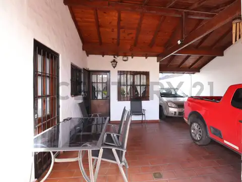 Casa en Venta con 2 cocheras