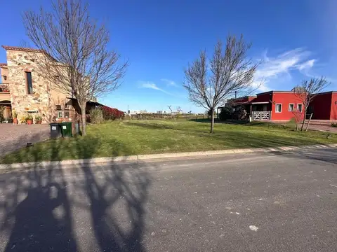 VENTA DE LOTE EN BARRIO MUELLES, PUERTOS DEL LAGO