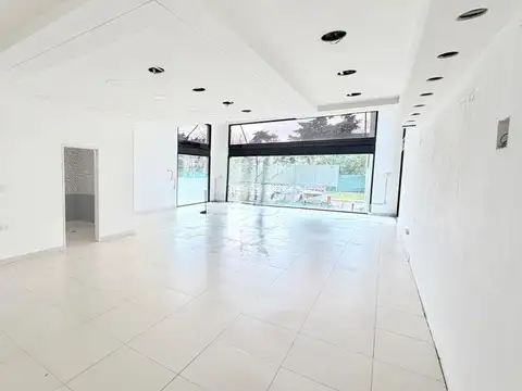 Alquiler local comercial sobre Roberto Caamaño 100