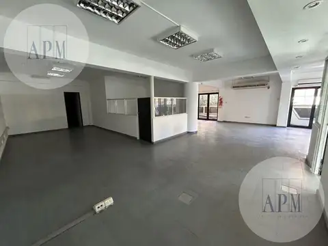 ALQUILER | OFICINA EN MICROCENTRO – ESQUINA COLÓN Y BOLÍVAR