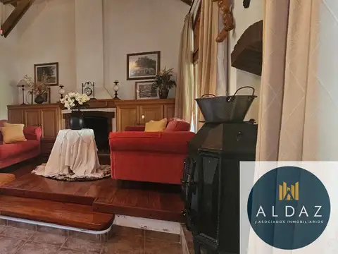 Casa 4 ambientes con 2 baños