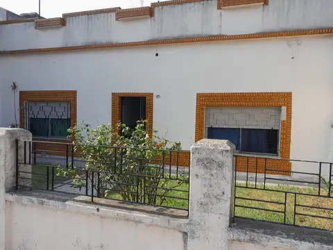 VENTA CASA 3 AMB. EN LOTE DE 60 MTS - LANUS