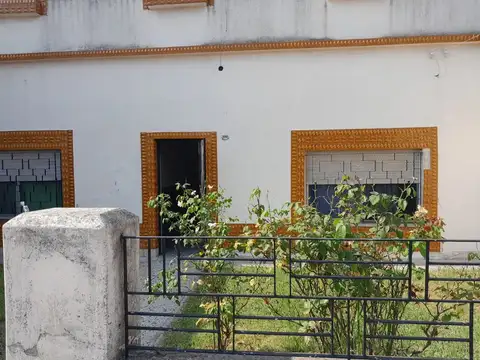VENTA CASA 3 AMB. EN LOTE DE 60 MTS - LANUS