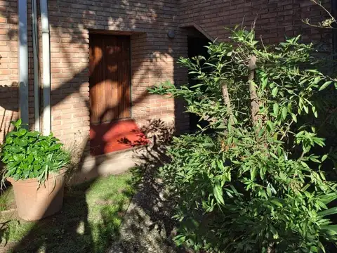 CASA EN VENTA  3 DORMITORIOS 2 BAÑOS EXCELENTE UBICACION