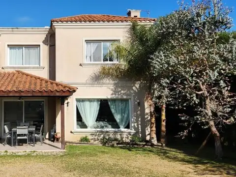 Casa en venta - 3 Dormitorios 3 Baños - San Francisco