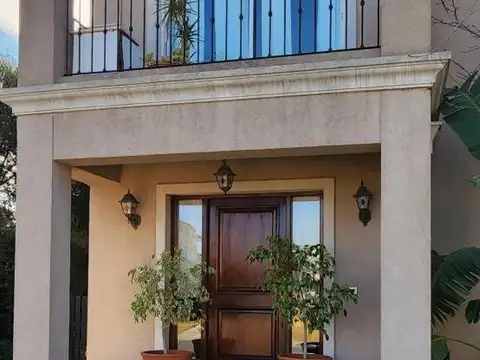 Casa 6 ambientes con 2 baños