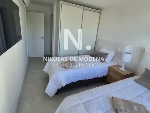 Vende apartamento de 2 dormitorios en Aidy Grill, Punta del Este