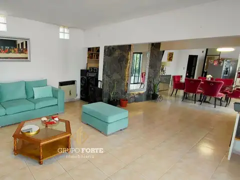 Casa en Venta con 5 cocheras