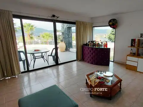 Casa 5 ambientes con 3 baños