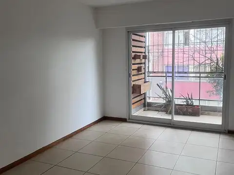 Monoambiente con cochera