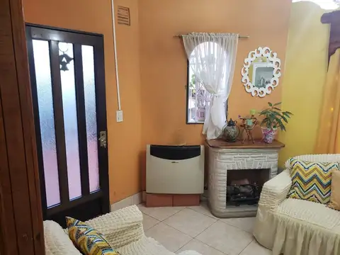 Casa 6 ambientes con 2 baños