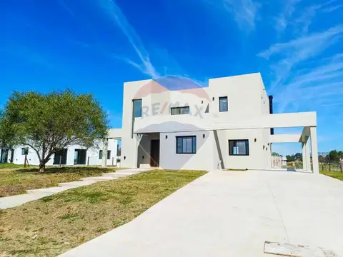 VENTA - CASA 5 AMB. CON PISCINA - MEDAL CC, PILAR