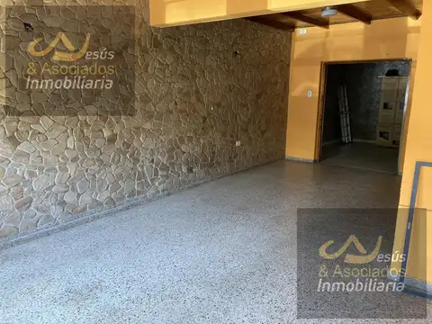 Casa 5 ambientes con 1 baño
