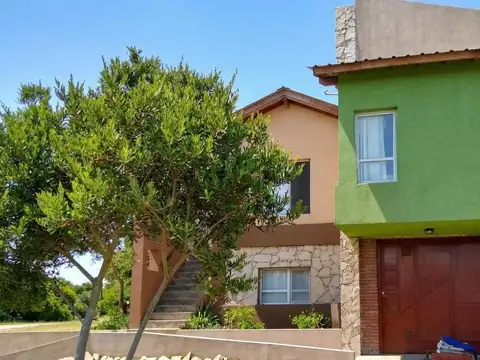 Casa en venta - 3 Dormitorios 3 Baños - Punta Médanos