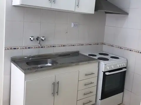 Allende 100, Piso pb