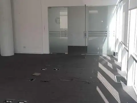 Oficina en Alquiler con 2 cocheras