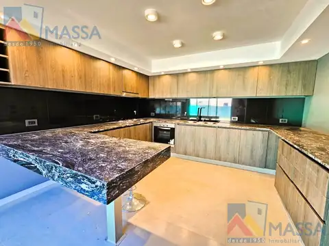 Casa 7 ambientes con 2 baños