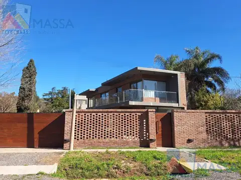 EXCELENTE CASA DE 3 DORMITORIOS  EN FUNES  2 PLANTAS  
