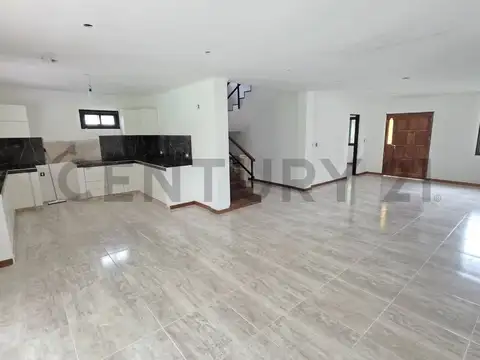 VENTA Casa 5 ambientes en Club de Campo Las Praderas de Luján - Acepta permuta - Opción financiación