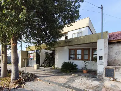 Venta Casa dos Plantas B° Parque Drumond