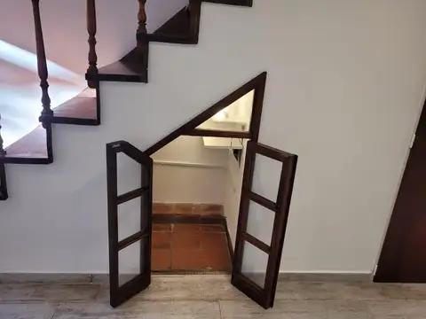 Depto Tipo Casa en Alquiler con 1 cocheras
