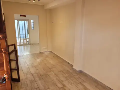 Depto Tipo Casa en Alquiler de 2 dormitorios