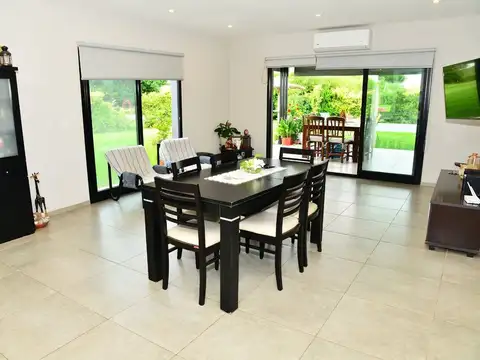 CASA 4 AMBIENTES PILETA PARQUE HARAS SANTA MARIA