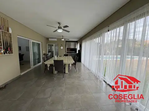 Casa en Venta con 4 cocheras