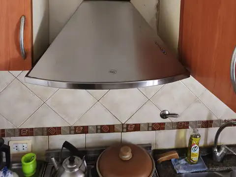 DEPARTAMENTO 3 AMBIENTES TIPO CASA EN 2 PLANTAS SIN EXPENSAS CON PATIO. R.GUTIERREZ 2334 AVELLANEDA