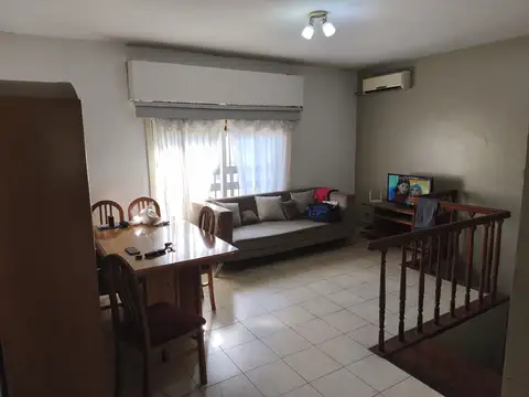 DEPARTAMENTO 3 AMBIENTES TIPO CASA EN 2 PLANTAS SIN EXPENSAS CON PATIO. R.GUTIERREZ 2334 AVELLANEDA