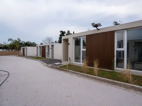 CASA EN VENTA EN COMPLEJO CERRADO "BRUK"