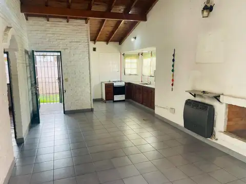 Casa 4 ambientes con 1 baño