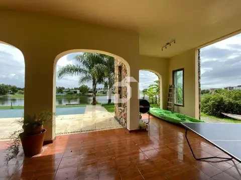 Casa en Venta en El Cazal, USD 296.000