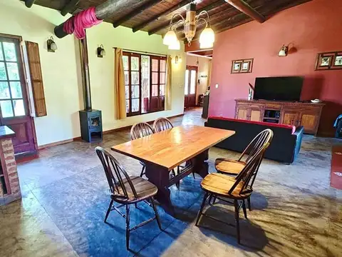 Casa 4 ambientes con 2 baños