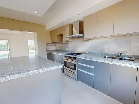 Casa 5 ambientes con 3 baños